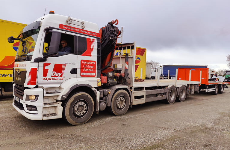 1 Day Express 35, camion 44T, plateau grue remorque