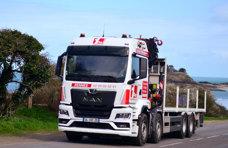 1 Day Express 35, camion plateau grue 32 tonnes